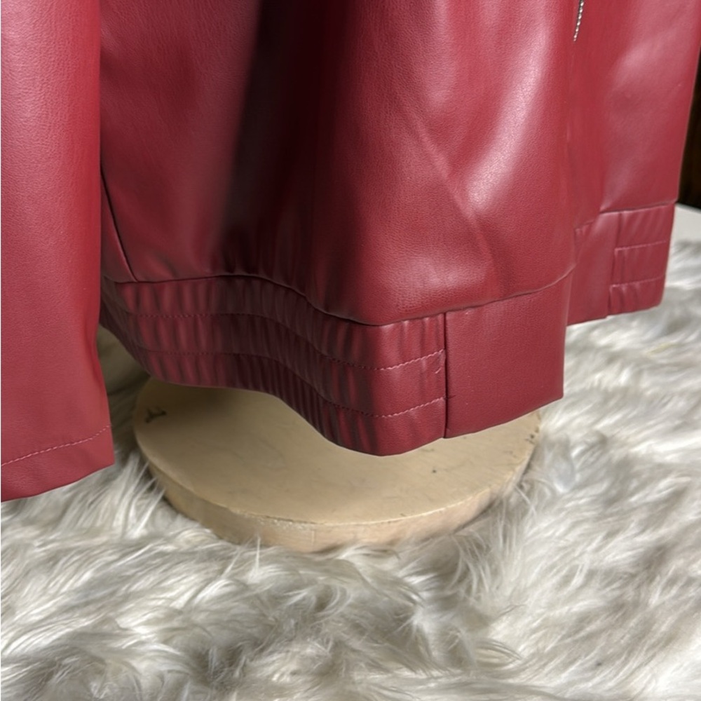 Stylish Women's Red Faux Leather Jacket Size Large New Without Tags Casual Nice - Picture 3 of 6